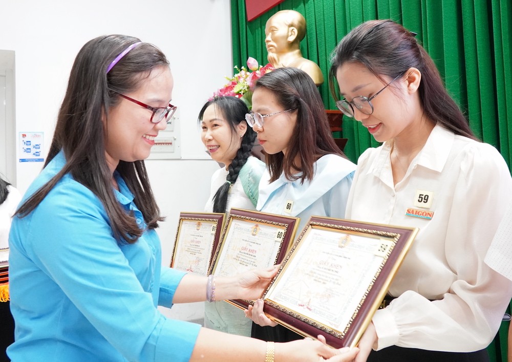 Đoàn viên Công đoàn Báo SGGP được biểu dương điển hình học và làm theo Bác 4.JPG