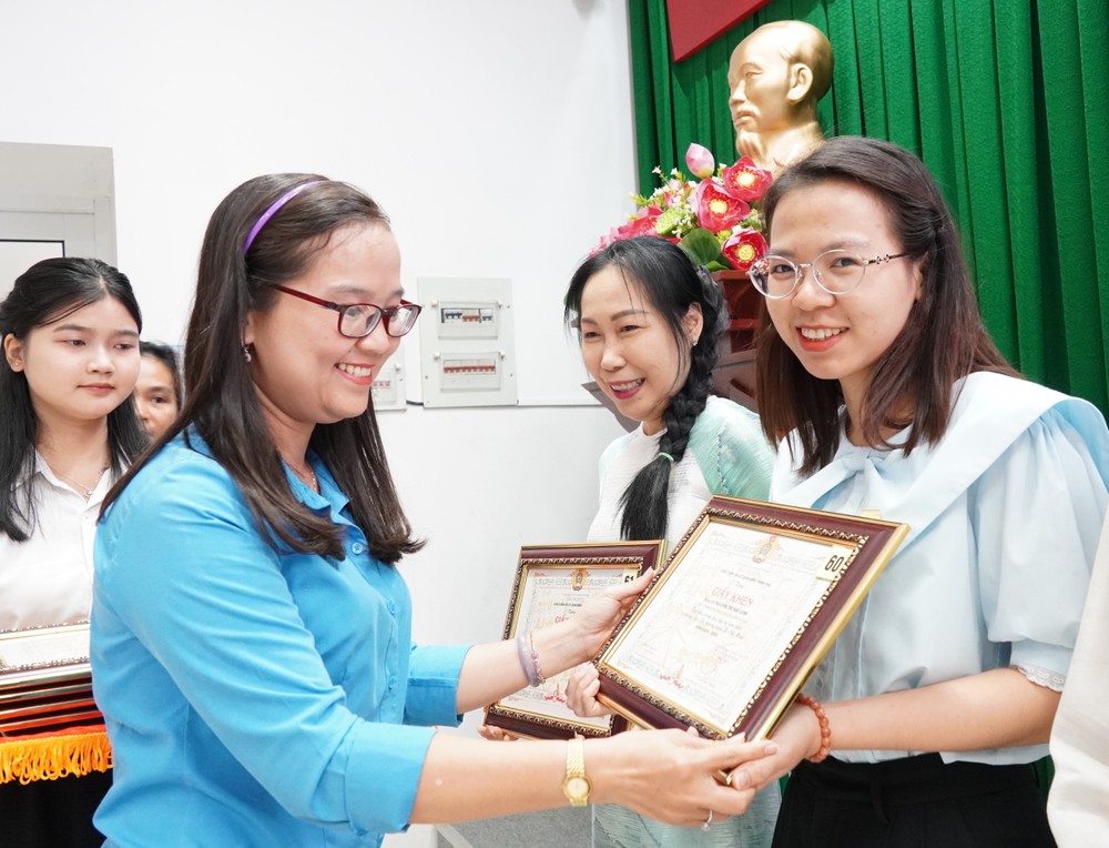 Đoàn viên Công đoàn Báo SGGP được biểu dương điển hình học và làm theo Bác 5.JPG