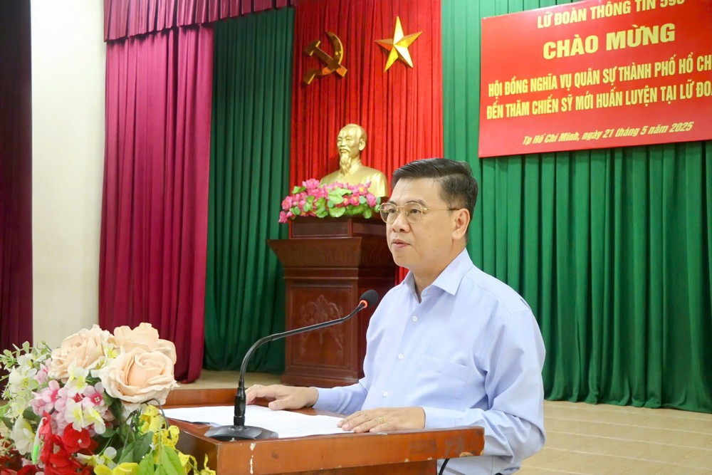 Phó Chủ tịch UBND TPHCM Nguyễn Văn Dũng thăm hỏi, động viên chiến sĩ mới IMG_20250521_181419.jpg