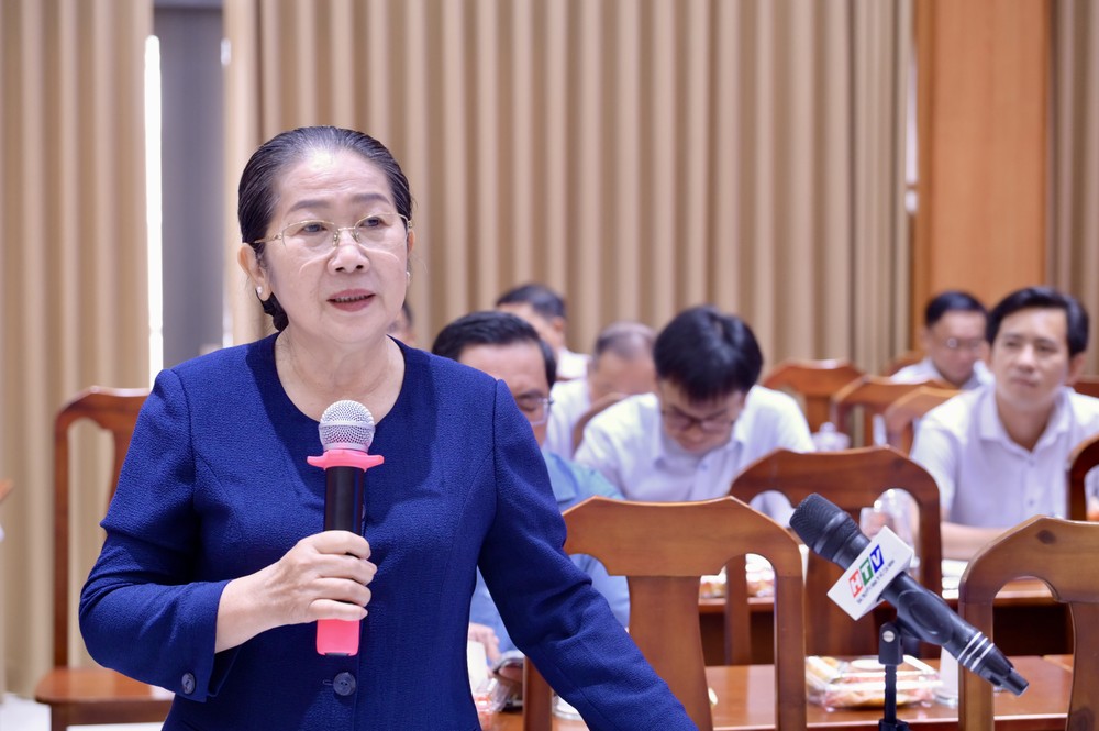 Nguyên Phó Bí thư Thành ủy TPHCM Võ Thị Dung góp ý. Ảnh: VĂN MINH DSC_7361.jpeg