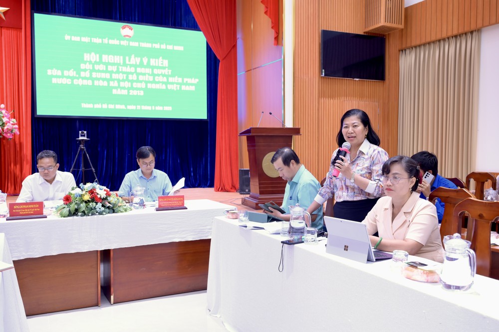 Phó Giám đốc Sở Nội vụ TPHCM Nguyễn Thị Hồng Thắm phát biểu. Ảnh: VĂN MINH DSC_7527.jpeg