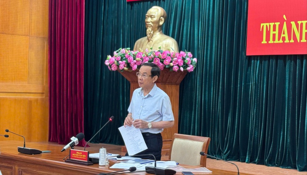 Bí Thư Thành ủy TP.HCM Nguyễn Văn Nên chủ trì phiên họp thứ nhất về phát triển hệ thống mạng lưới đường sắt đô thị. Ảnh: ĐT phiên họp thứ nhất về phát triển hệ thống mạng lưới đường sắt đô thị