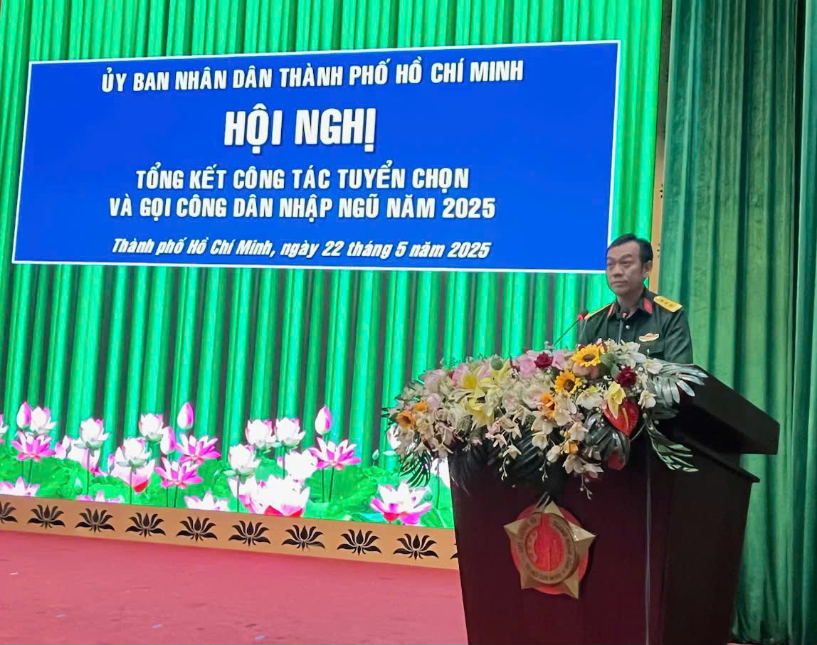 Thiếu tướng Lê Ngọc Hải, Phó Tham mưu trưởng Quân khu 7 phát biểu chỉ đạo.
