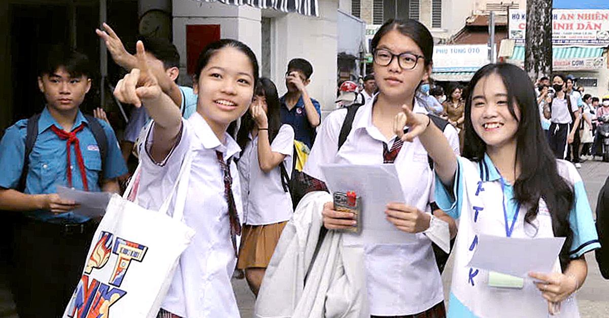 Sáng nay, gần 4.000 thí sinh bước vào kỳ thi lớp 10 đầu tiên ở TP.HCM