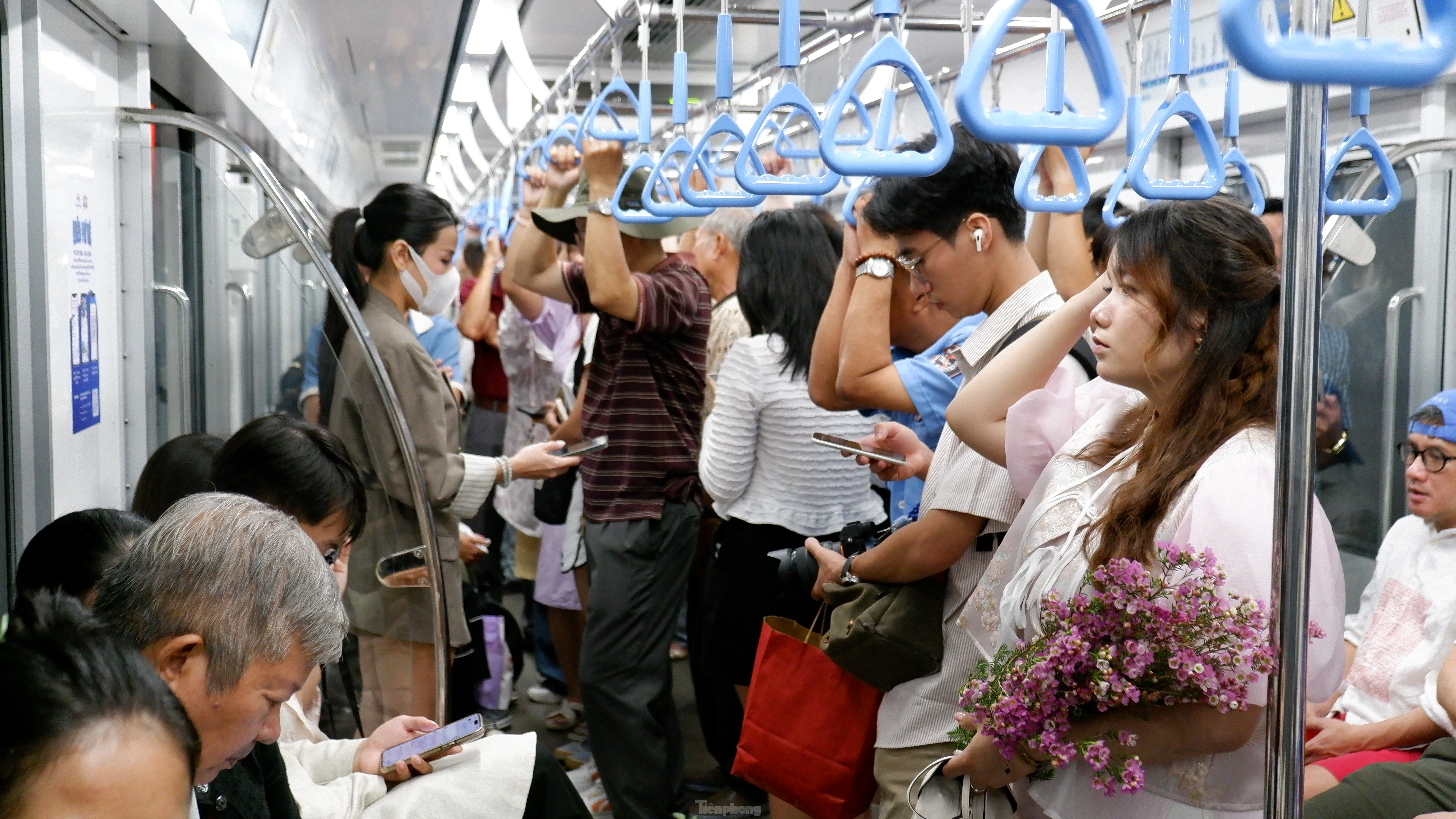 Có thể dùng căn cước gắn chip thay vé tháng đi metro TPHCM từ 1/6