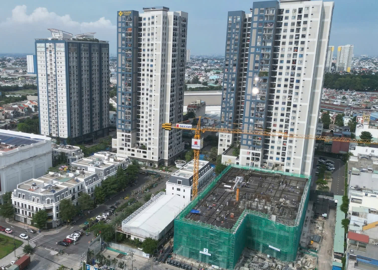 Dự án The Infinity của Charm Group thuộc khu vực TP Dĩ An đang thi công và chuẩn bị đưa ra thị trường với khoảng 500 căn hộ.