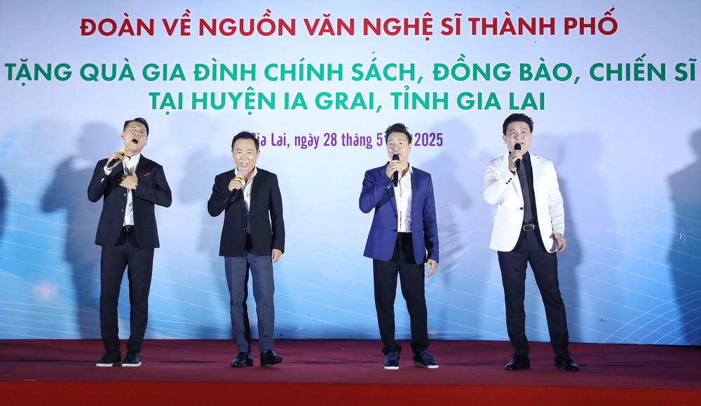 Anh Bằng, Thế Vĩ, Huỳnh Lợi, Thành Tâm biểu diễn aaaa233A0138.jpg