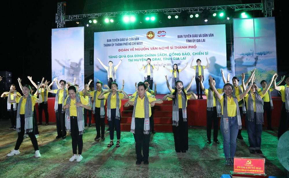 Các nghệ sĩ biểu diễn Flashmob aaaaa233A0078.jpg