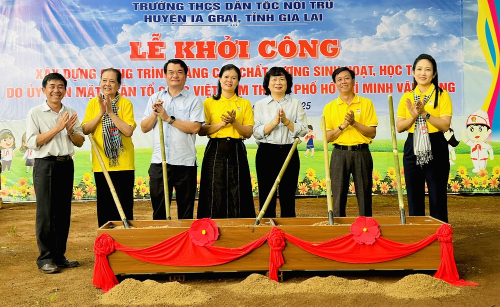 Lễ khởi công xây dựng công trình. Ảnh: TIỂU TÂN z6648660604282_db32c5883f461721111f845f30e131b8.jpg