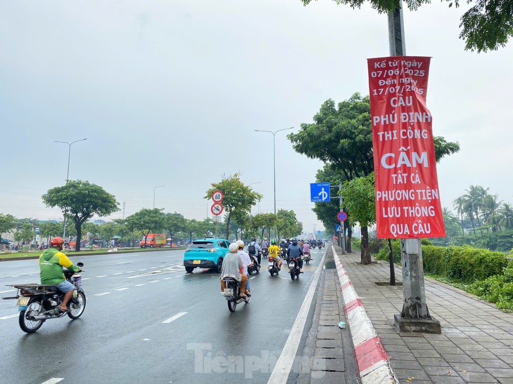ស្ពាន Ban Phu Dinh ទីក្រុងហូជីមិញ រូបថត ១ Cam cau Phu Dinh TP.HCM anh 1