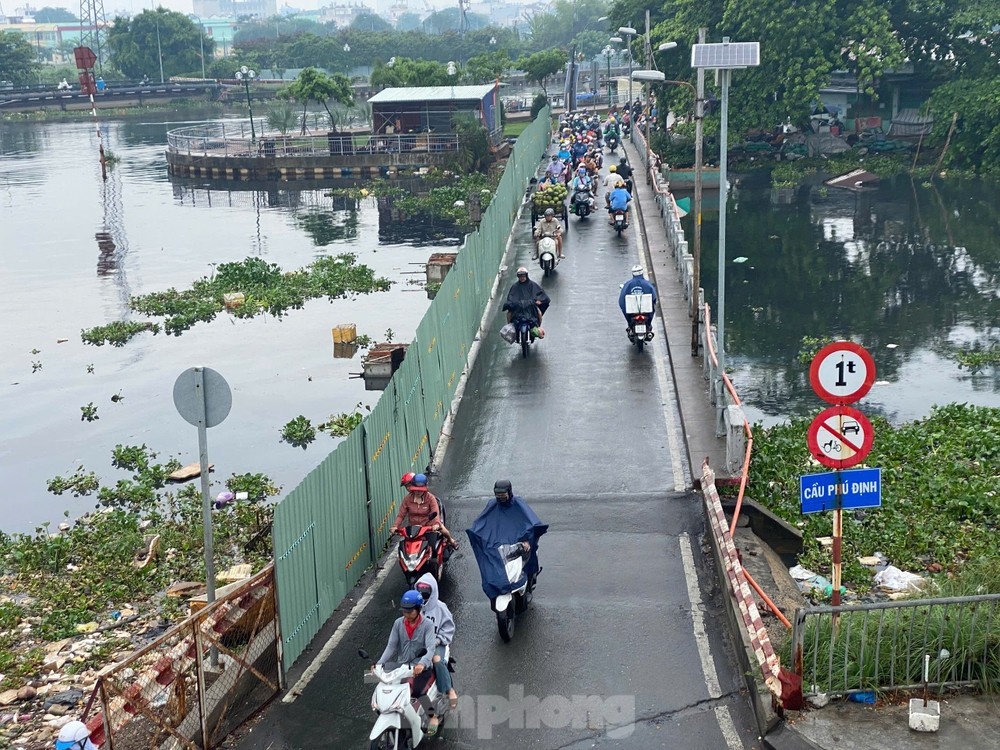 ស្ពាន Ban Phu Dinh ទីក្រុងហូជីមិញ រូបថត ២ Cam cau Phu Dinh TP.HCM anh 2