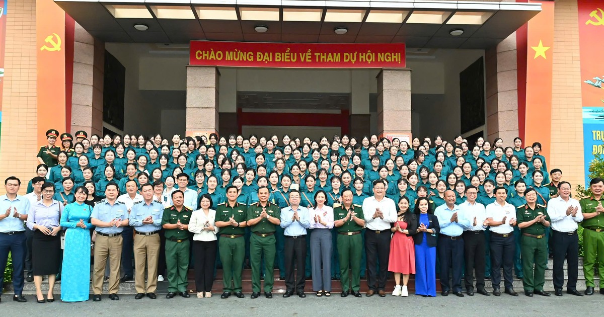 Khối nữ du kích miền Nam xuất quân huấn luyện diễu binh mừng Quốc khánh 2-9