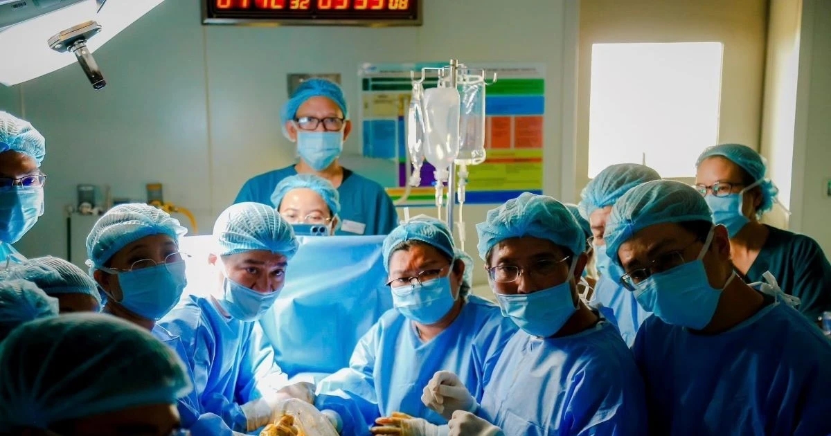 Singapore chuyển sản phụ sang TP Hồ Chí Minh can thiệp dị tật tim bào thai