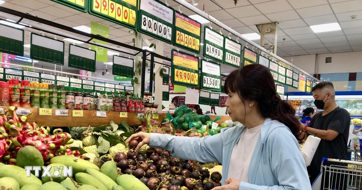 Thành phố Hồ Chí Minh: Thị trường thực phẩm, nông sản sôi động dịp Tết Đoan Ngọ