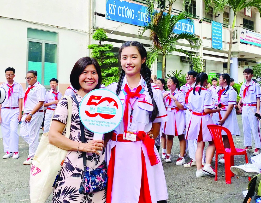Các hoạt động của Nguyễn Ngọc Tuyết Anh luôn có sự đồng hành của mẹ CN2b.jpg