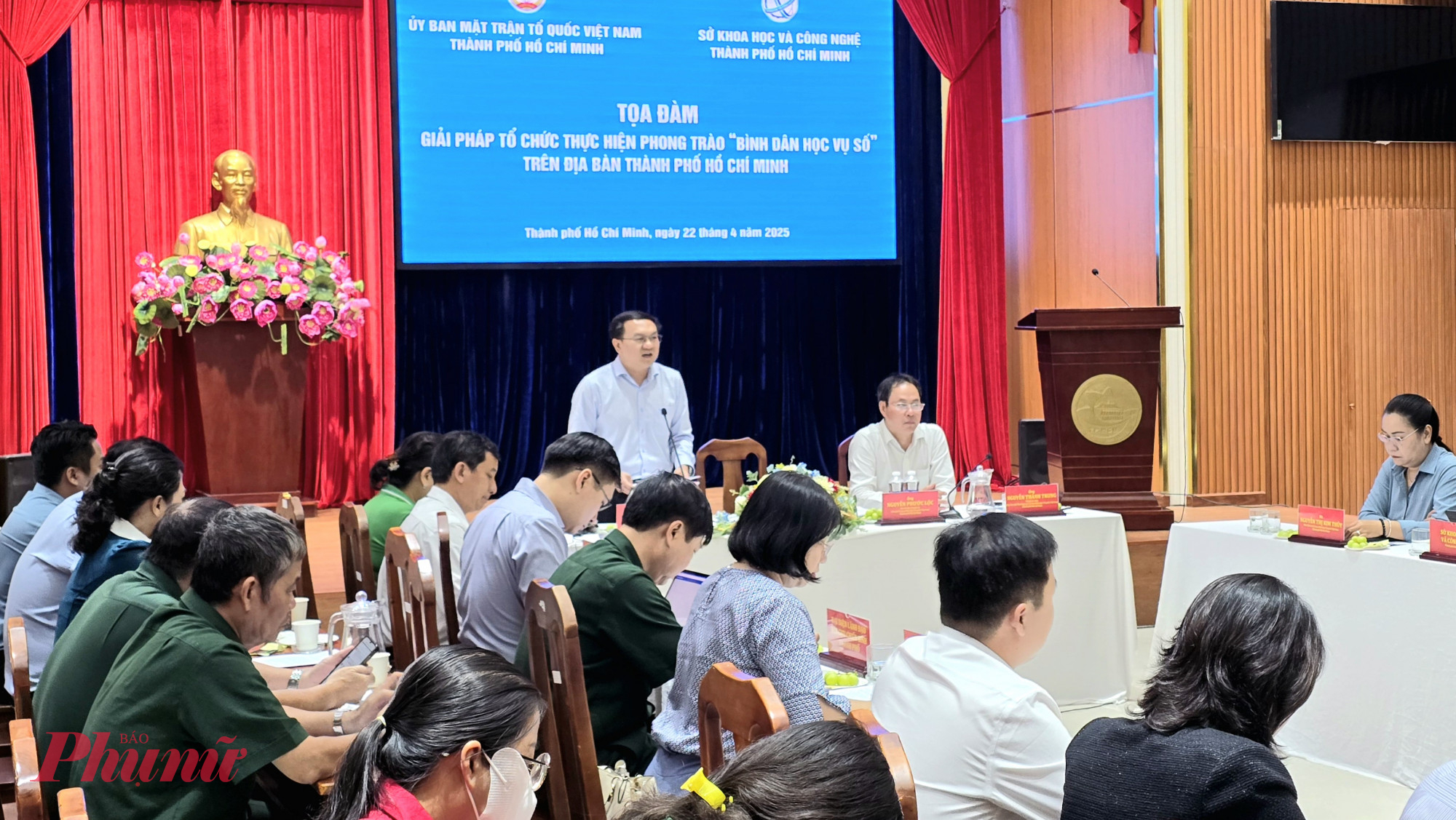 Ban Thường trực Ủy ban MTTQ Việt Nam TPHCM phối hợp cùng Sở Khoa học và Công nghệ thành phố tổ chức tọa đàm thực hiện phong trào “Bình dân học vụ số” trên địa bàn TPHCM.