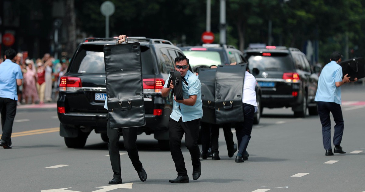 Xem lực lượng cảnh vệ diễn tập bảo vệ yếu nhân giữa trung tâm TP.HCM