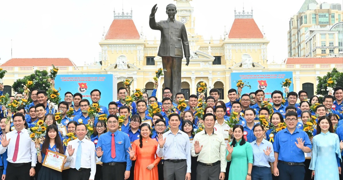 Tuyên dương 135 tập thể và cá nhân tiêu biểu làm theo lời Bác