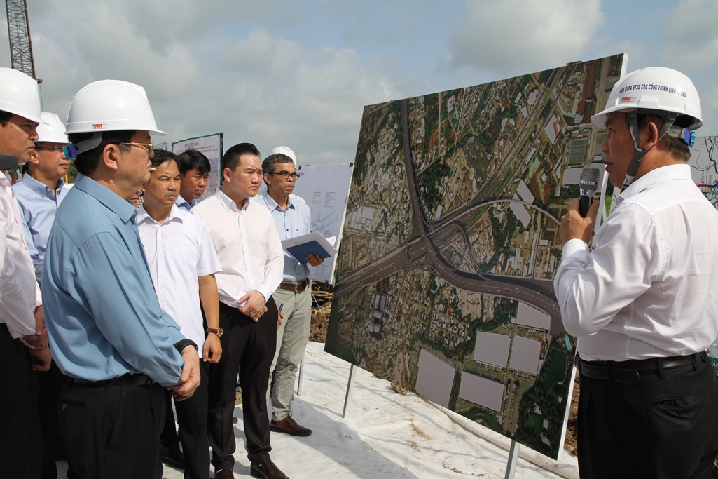 Phấn đấu tháng 12/2025 thông xe kỹ thuật tuyến Vành đai 3 TPHCM- Ảnh 4. Phấn đấu tháng 12/2025 thông xe kỹ thuật tuyến Vành đai 3 TPHCM- Ảnh 4.
