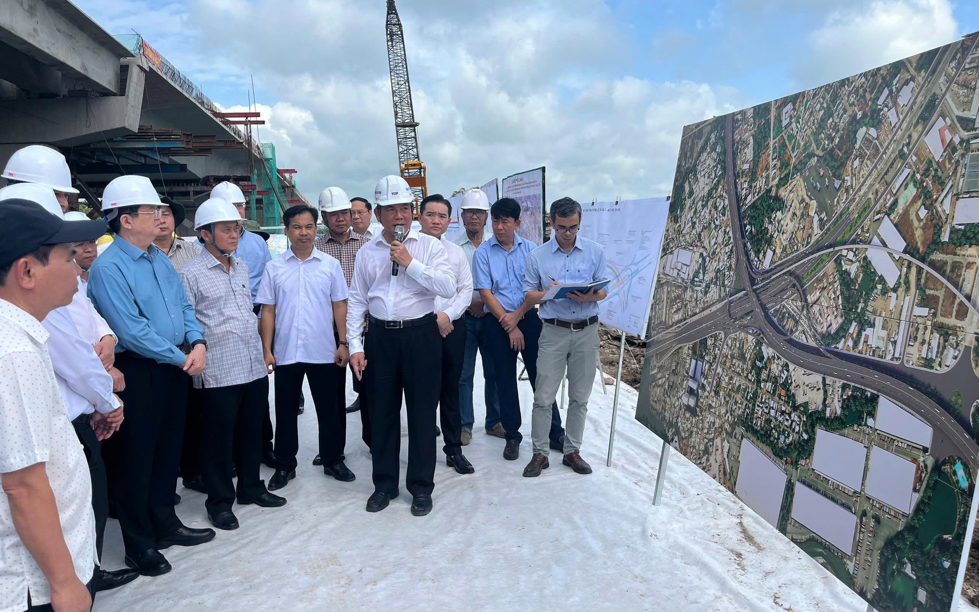 Phấn đấu tháng 12/2025 thông xe kỹ thuật tuyến Vành đai 3 TPHCM