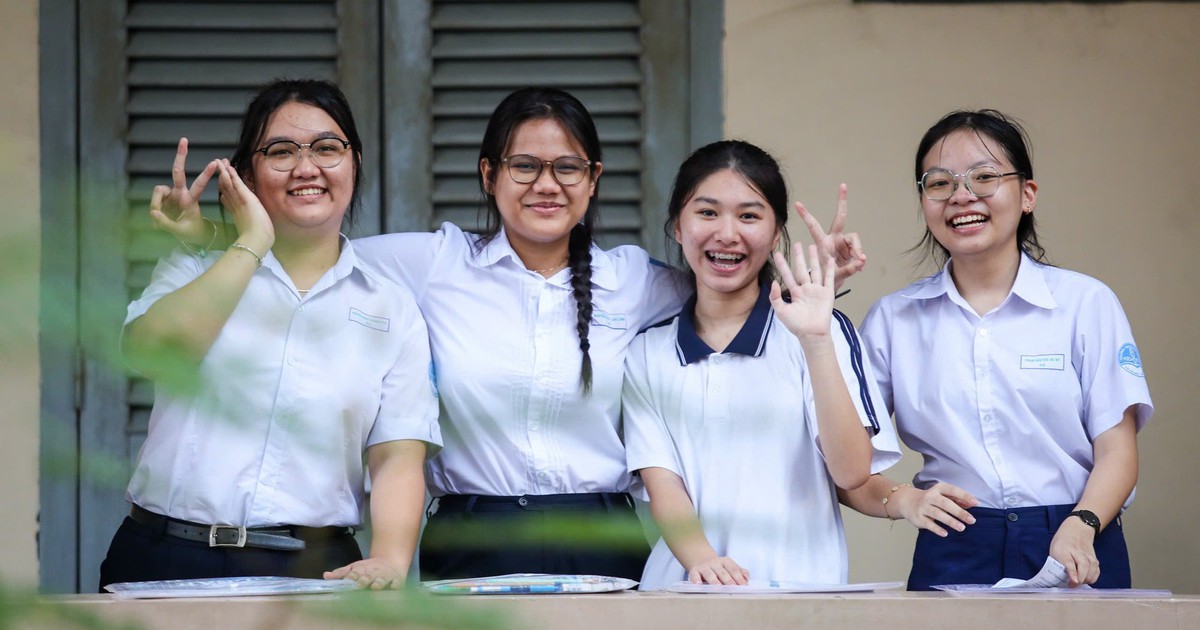 Đề thi lớp 10 hay, hiện đại và phân hóa tốt