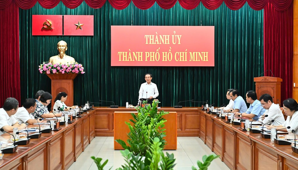 Đồng chí Nguyễn Văn Nên phát biểu kết thúc phiên họp chiều 9-6. Ảnh: VIỆT DŨNG 510934c1e323577d0e32.jpg