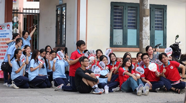 Mùa hè sôi động của học sinh Hoa phượng đỏ- Ảnh 1.