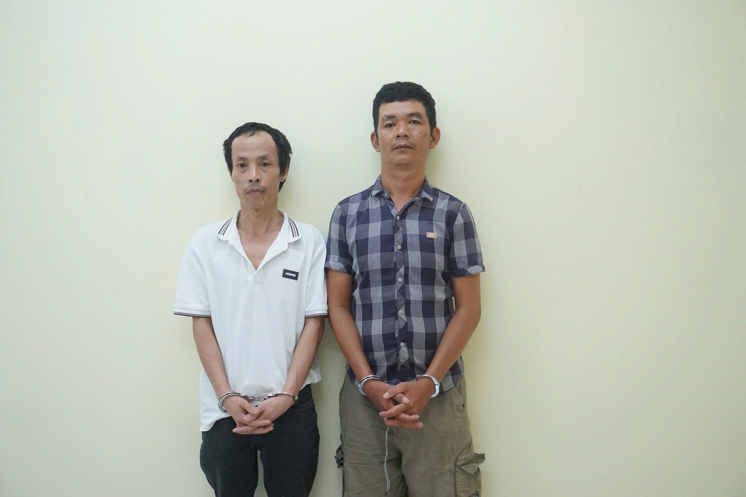 Bắt 2 người đăng tin xuyên tạc về nguyên Giám đốc Công an TP.HCM Lê Hồng Nam- Ảnh 1. Bắt 2 người đăng tin xuyên tạc về nguyên Giám đốc Công an TP.HCM Lê Hồng Nam- Ảnh 1.
