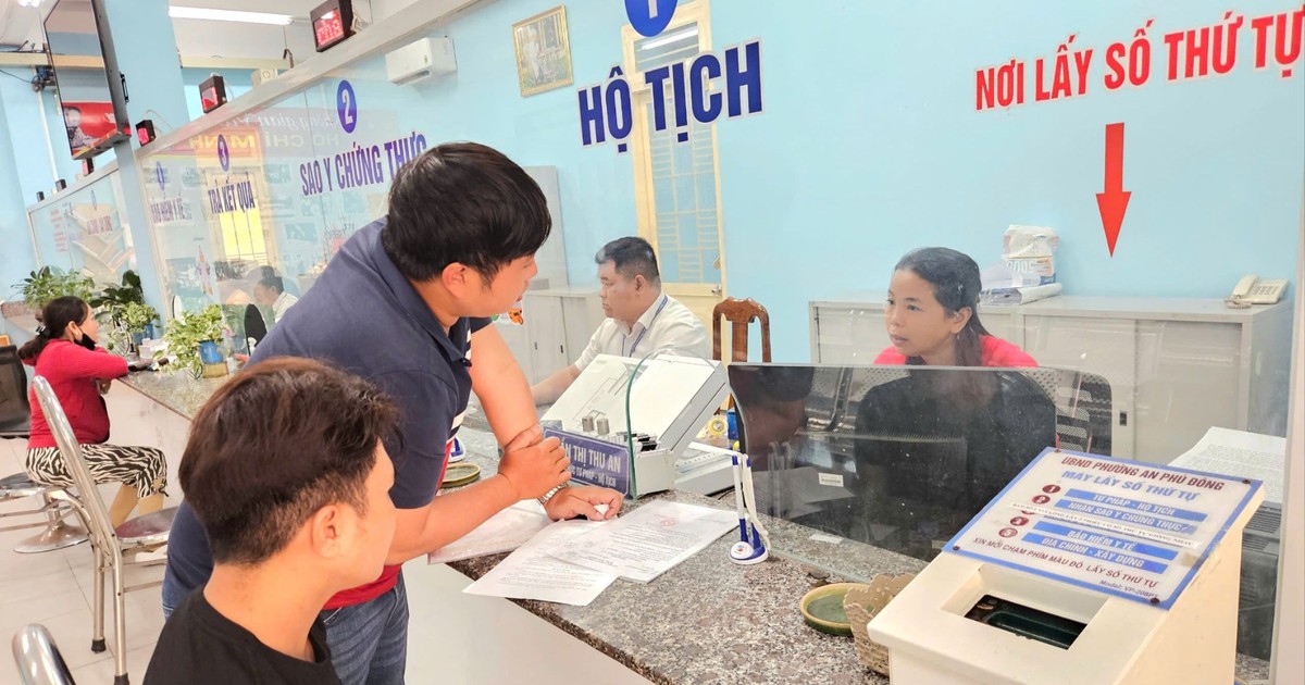 Chủ tịch UBND TPHCM chỉ đạo không để người dân đợi quá 20 phút khi nộp hồ sơ