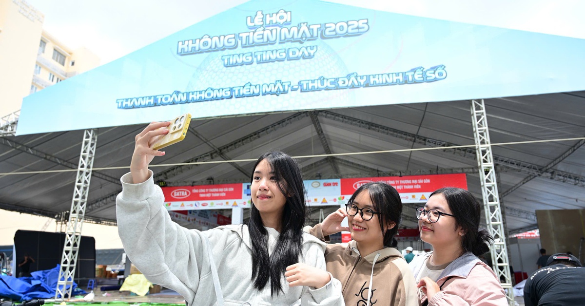 Phố đi bộ Nguyễn Huệ sẵn sàng cho đại tiệc 'Ngày không tiền mặt'