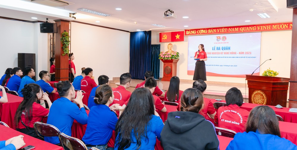 Lễ ra quân Chiến dịch tình nguyện Kỳ nghỉ hồng 2025 của Đoàn UBND TPHCM DTK05981.jpg