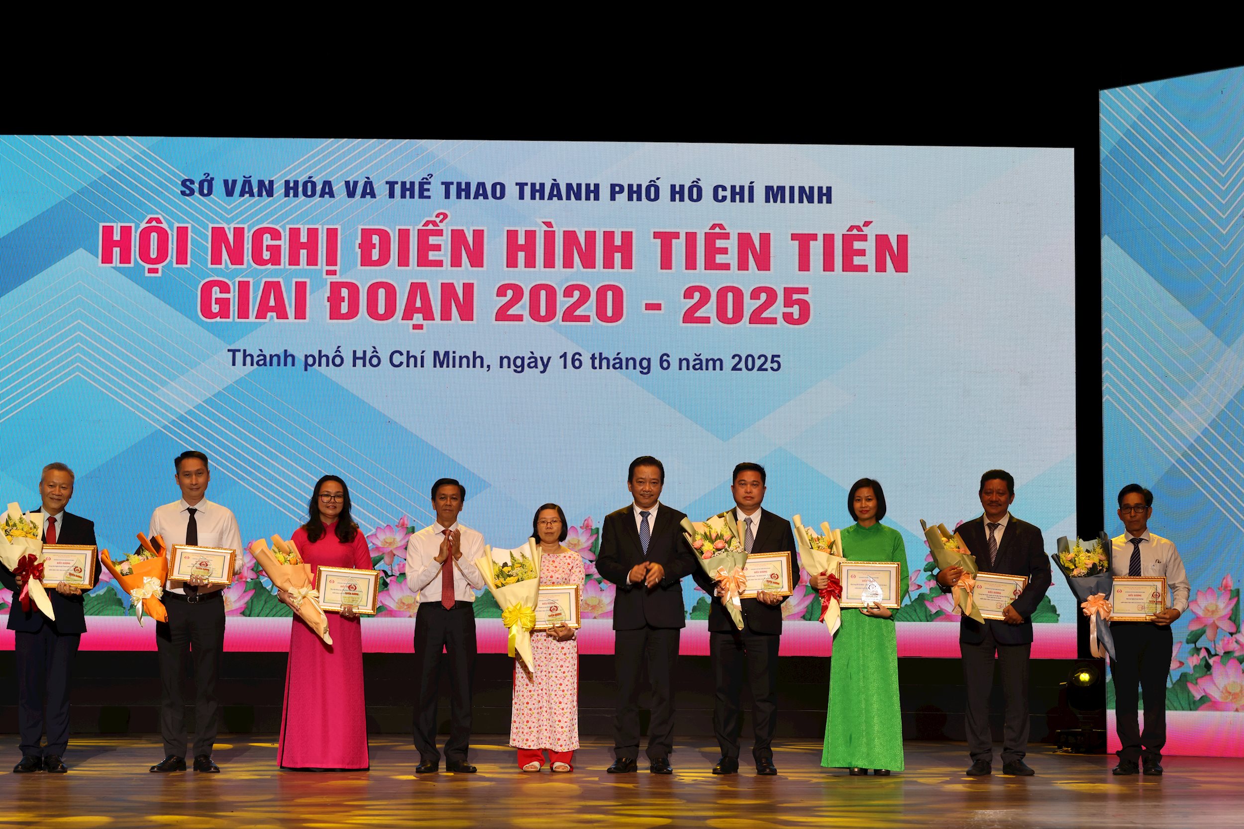 Sở Văn hoá và Thể thao TP.HCM tuyên dương 8 tập thể, 20 cá nhân điển hình tiên tiến