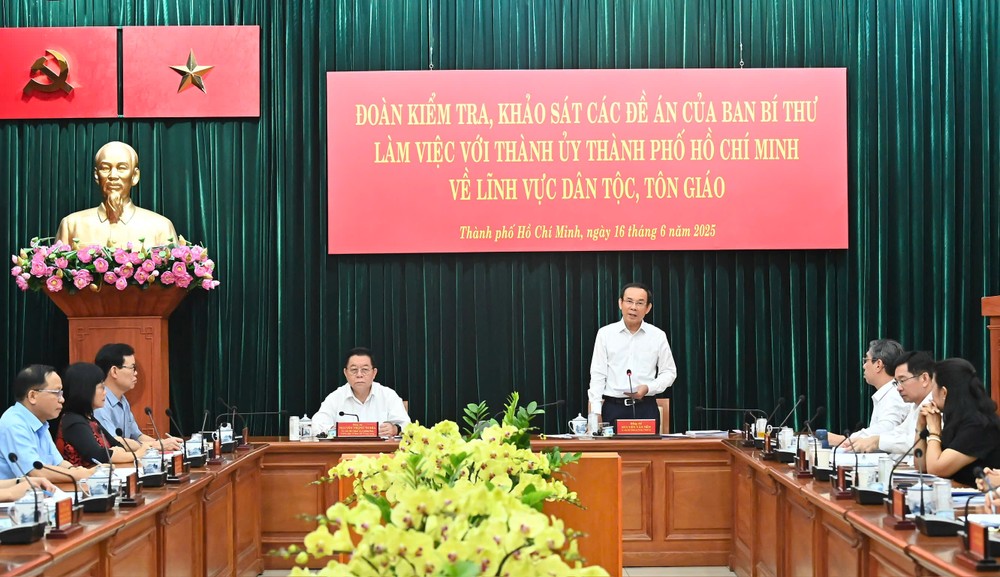 Đồng chí Nguyễn Văn Nên phát biểu. Ảnh: VIỆT DŨNG ea79bde9c9aa7ef427bb.jpg
