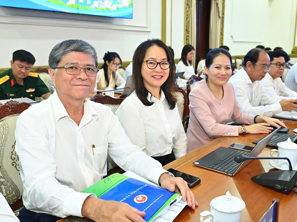 Lãnh đạo các sở, ngành dự hội nghị. Ảnh: VIỆT DŨNG z6709365504650_99ffa1252a1103bf781a4ebdba900220.jpg