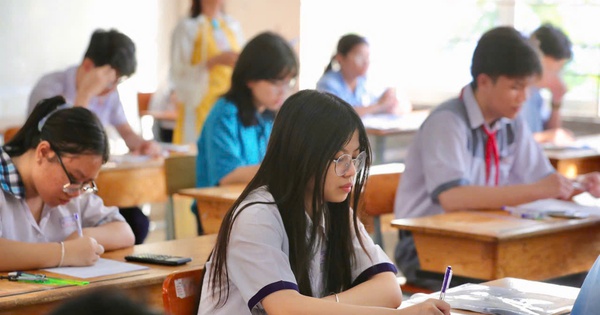 Kết thúc chấm thi lớp 10 tại TP HCM: Điểm chuẩn dự kiến tăng nhẹ