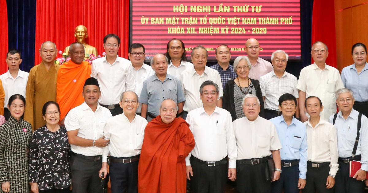 Công bố quyết định kết thúc và thành lập Ủy ban Mặt trận Tổ quốc Việt Nam TP.HCM