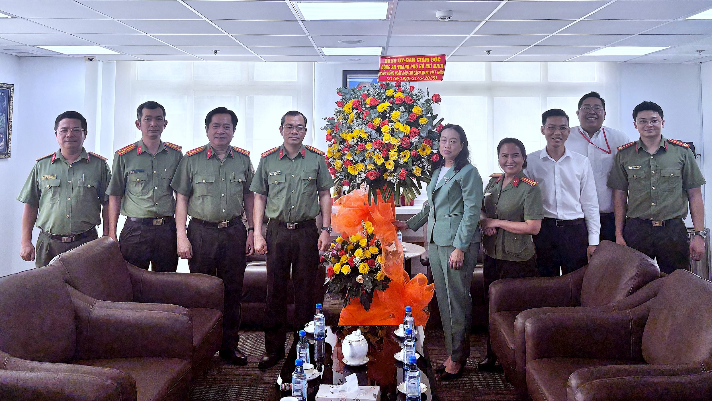 Trung tâm Báo chí TP. HCM đón nhận nhiều tình cảm nhân kỷ niệm 100 năm Ngày Báo chí Cách mạng Việt Nam