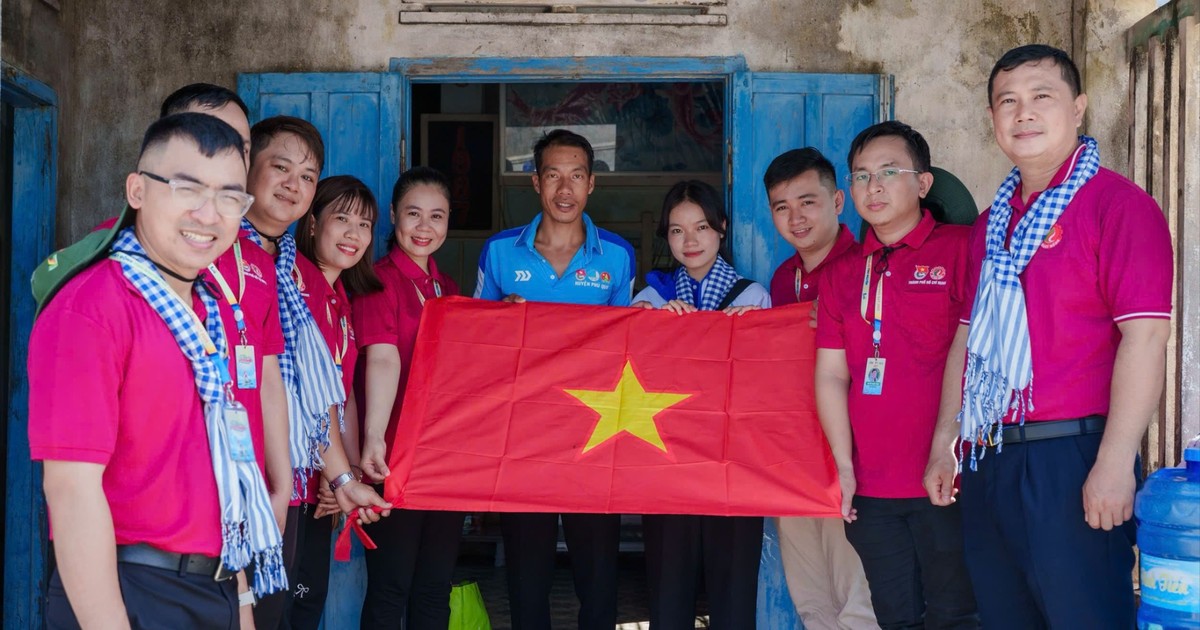 Tuổi trẻ TPHCM ứng dụng công nghệ, viết tiếp câu chuyện hòa bình tại đảo Phú Quý