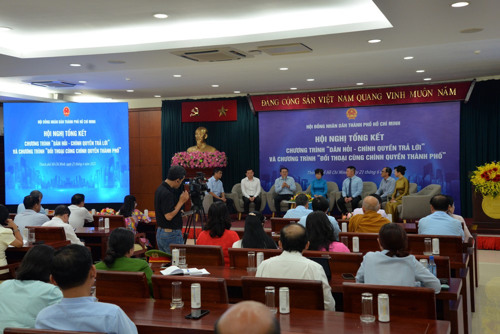 สภาประชาชนนครโฮจิมินห์จัดการประชุมสรุปโครงการสองโครงการ ได้แก่ “ประชาชนถาม รัฐบาลตอบ” และ “การเจรจากับรัฐบาลนคร” ภาพโดย: THANH THUY Sau sáp nhập tỉnh, TP.HCM mới sẽ mở rộng không gian phản biện, giám sát ý kiến cử tri trên không gian mạng-sap-nhap-tinh-HDND-TPHCM1.JPG
