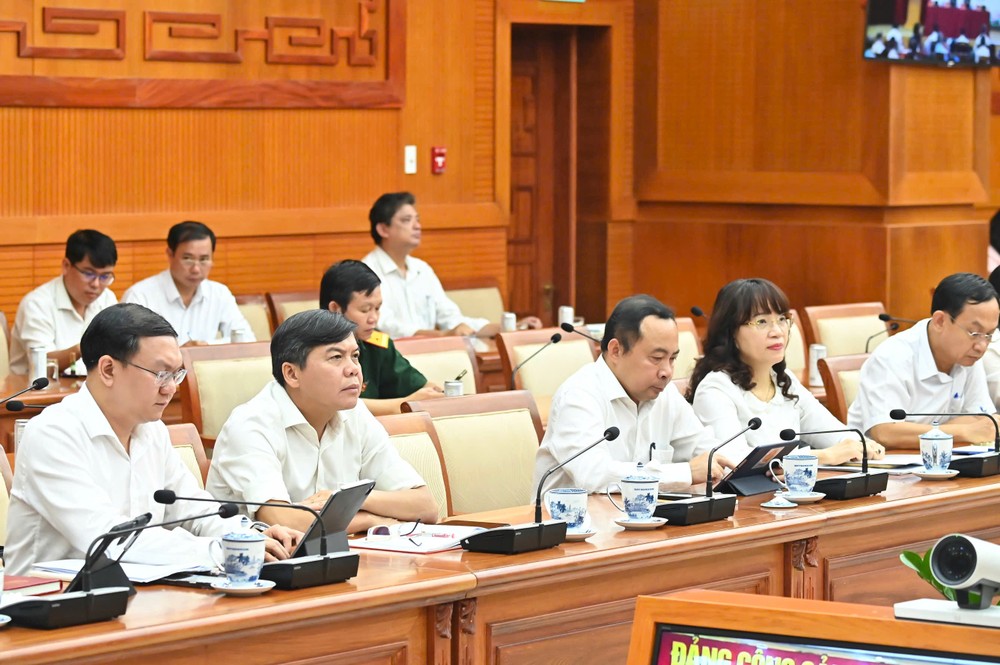 Lãnh đạo TPHCM và các sở, ban, ngành thành phố dự hội nghị tại điểm cầu TPHCM. Ảnh: VIỆT DŨNG 7e686f75835b34056d4a.jpg