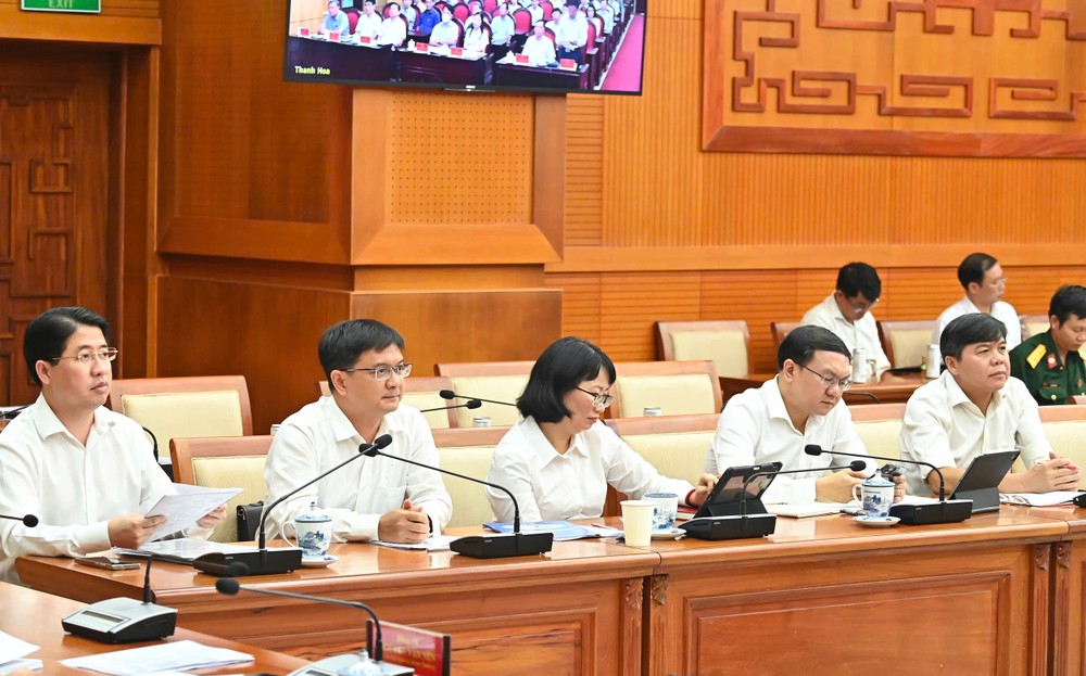 Lãnh đạo TPHCM và các sở, ban, ngành thành phố dự hội nghị tại điểm cầu TPHCM. Ảnh: VIỆT DŨNG 3427cc0e2020977ece31.jpg