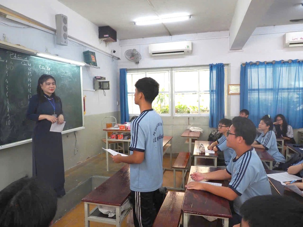Học sinh lớp 12, Trường THPT Lê Thị Hồng Gấm (quận 3, TPHCM) trong giờ ôn tập vào cuối tháng 5-2025. Ảnh: MINH THƯ X1f.jpg