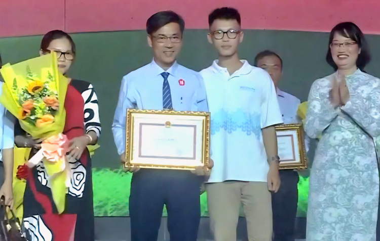 TPHCM kêu gọi mỗi gia đình cùng nhau học tập và trở thành một "tế bào số"