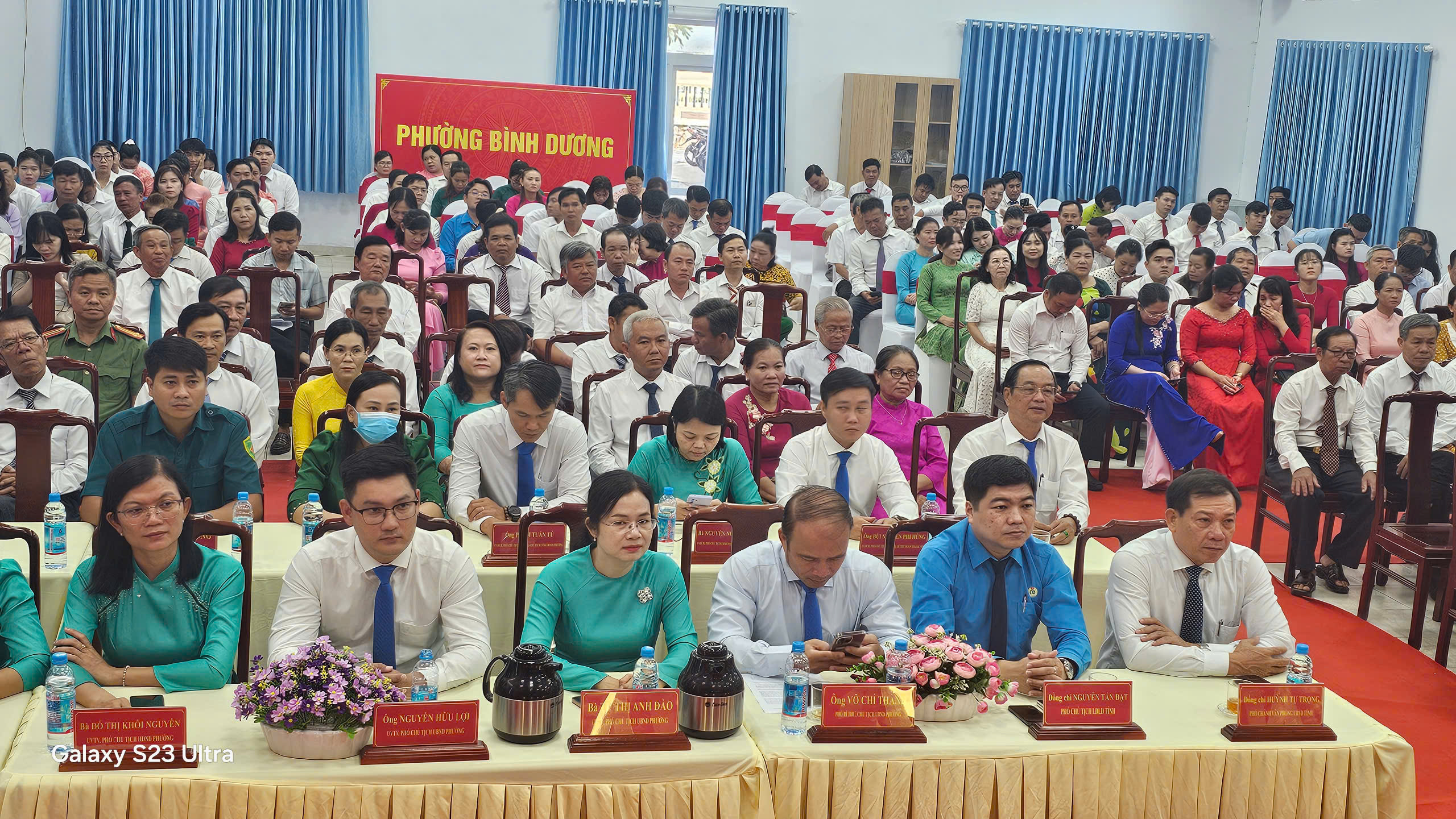 Cảm xúc đặc biệt của người dân TP HCM trong ngày trọng đại- Ảnh 13. Cảm xúc đặc biệt của người dân TP HCM trong ngày trọng đại - Ảnh 14.