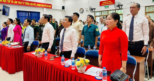 Cảm xúc đặc biệt của người dân TPHCM trong ngày trọng đại