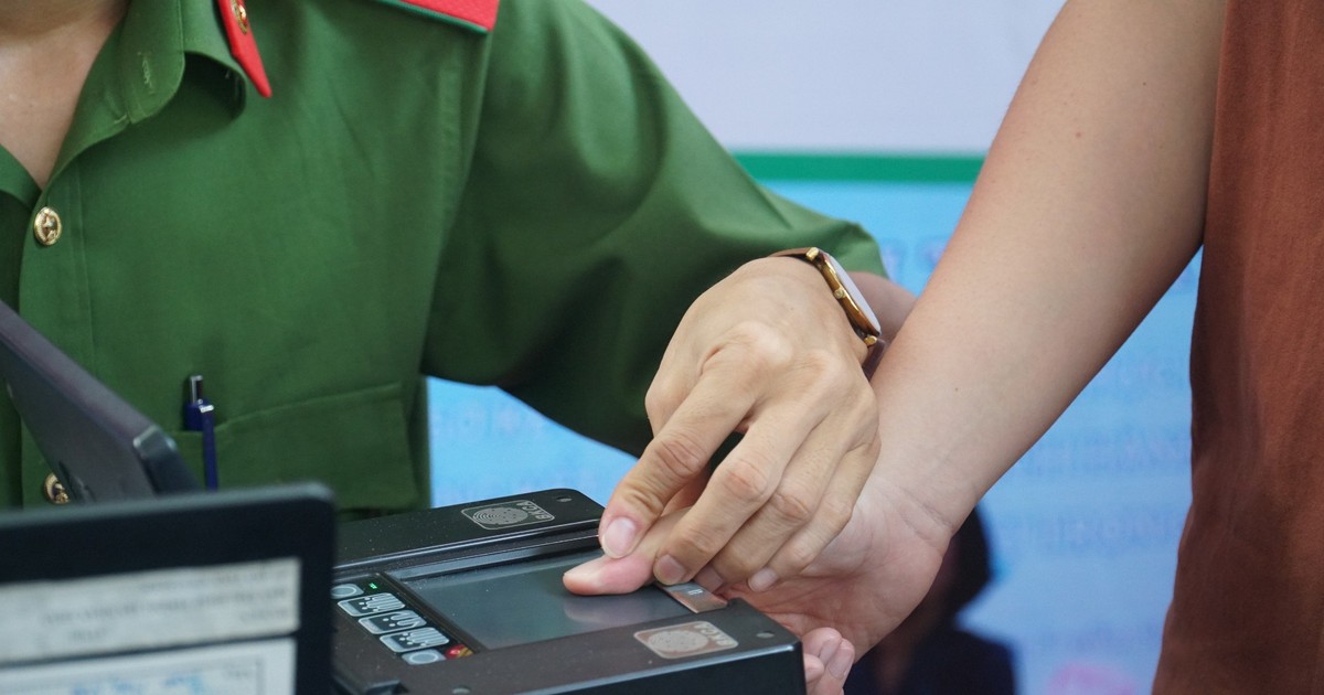 Công an TP.HCM hướng dẫn người nước ngoài đăng ký tài khoản định danh điện tử VNeID