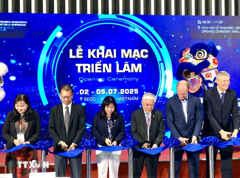 Các đại biểu thực hiện nghi thức khai mạc MTA Vietnam 2025. (Ảnh: Mỹ Phương/TTXVN)