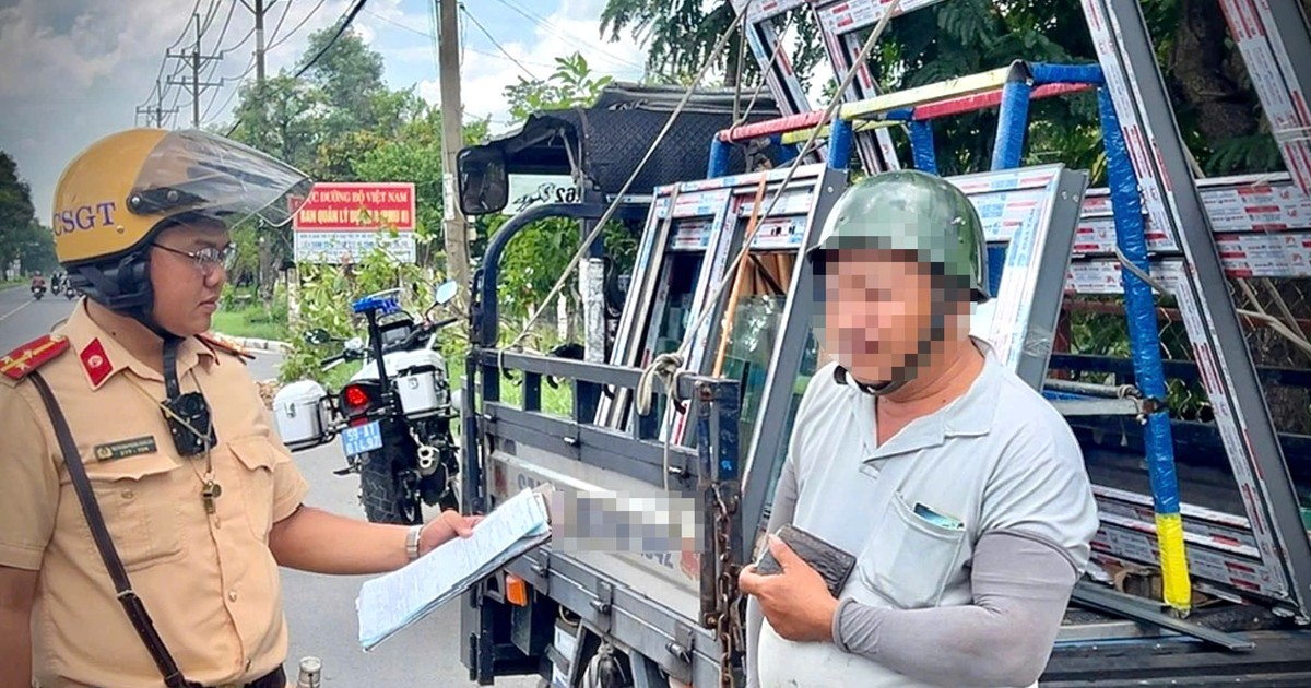 CSGT TP.HCM tăng cường xử lý các phương tiện chở hàng hoá cồng kềnh, quá khổ