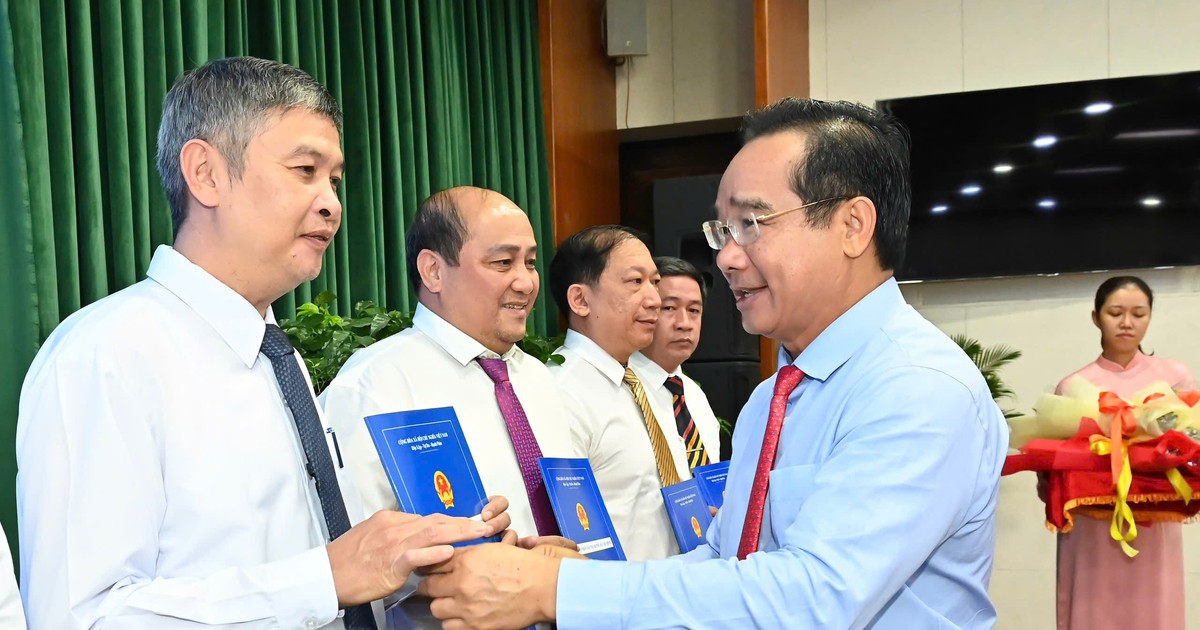 Chủ tịch UBND TPHCM bổ nhiệm lãnh đạo 54 đơn vị sự nghiệp