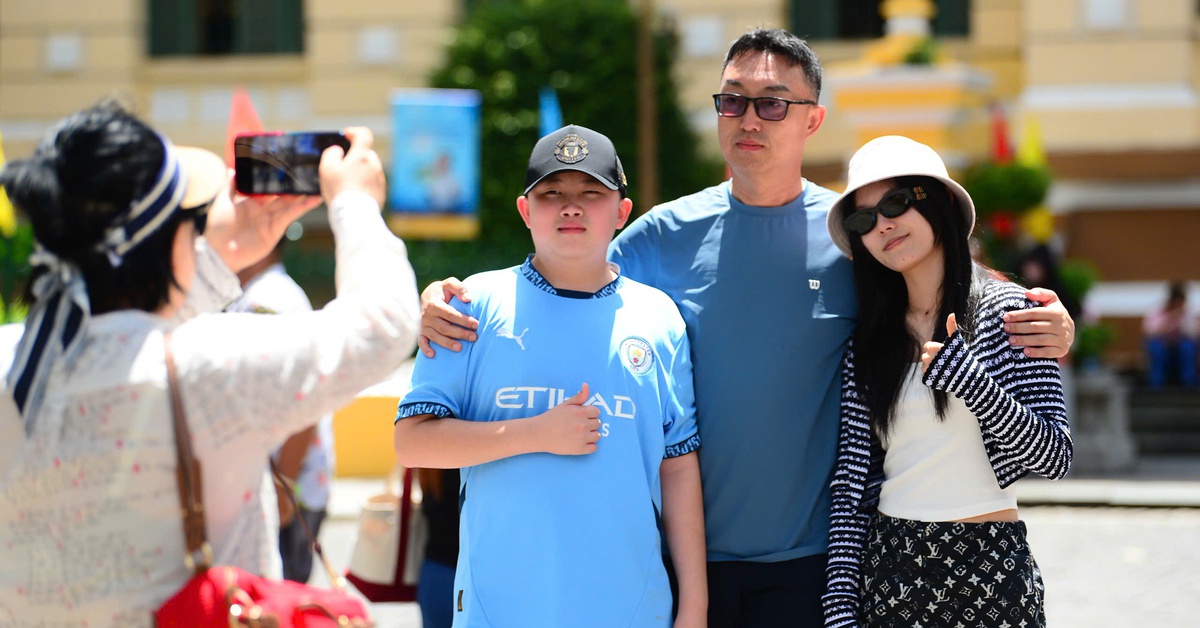 Chỉ nửa năm, khách du lịch đến TP.HCM tăng mạnh, doanh thu 118.000 tỉ đồng